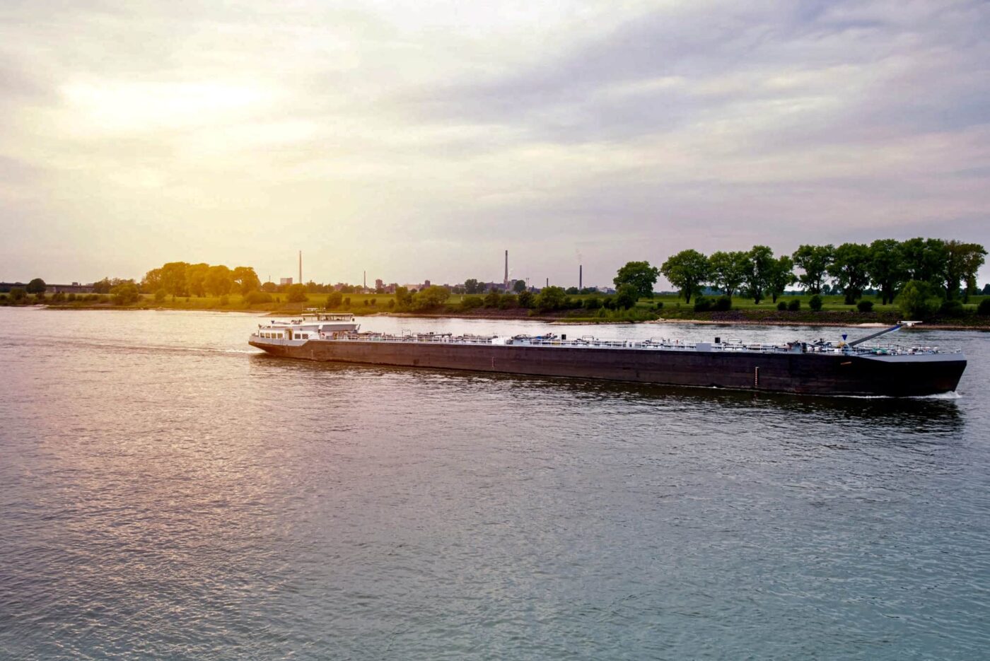 We create visibility and transparency in the inland barging market